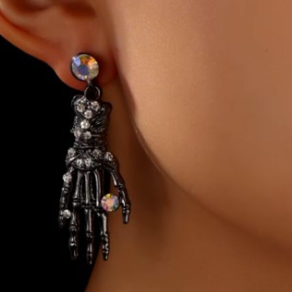 NEW HALLOWEEN SKELETON HANDS GOTH PUNK EARRINGS - Picture 4 of 5